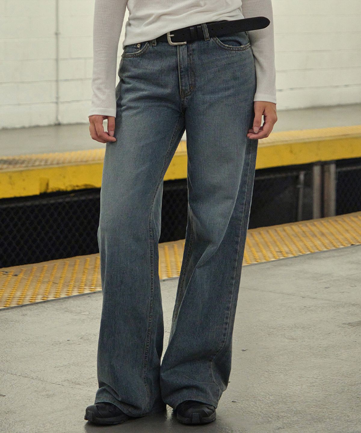 썸웨어버터(SOMEWHEREBUTTER) Dusk Vintage Denim Pants - Greyish Blue