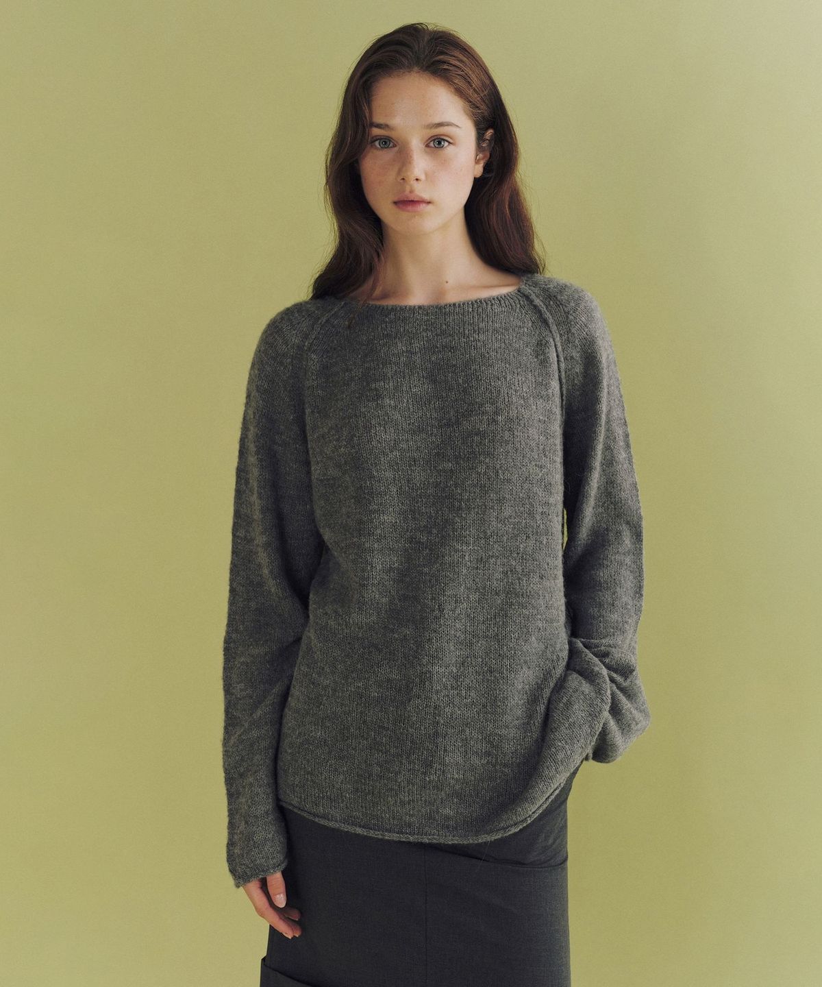 앤니즈(ANDNEEDS) Bailey boat neck sheer knit (charcoal)