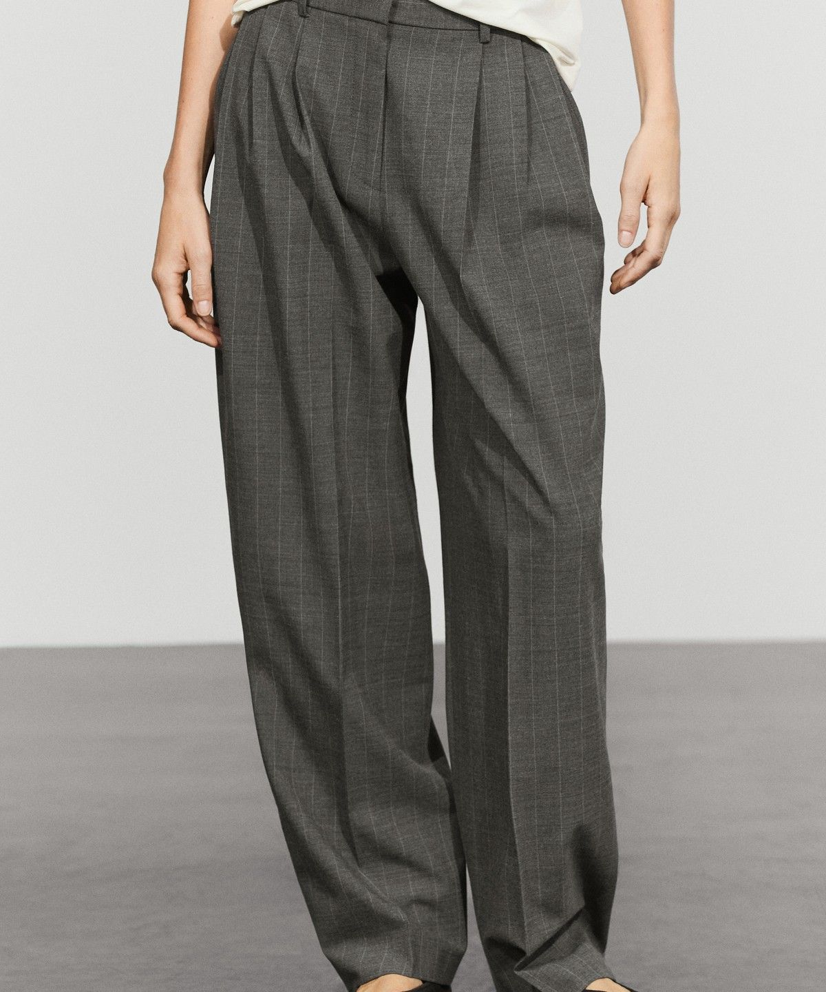 마시모두띠(MASSIMO DUTTI) 캐롯 핏 핀스트라이프 팬츠