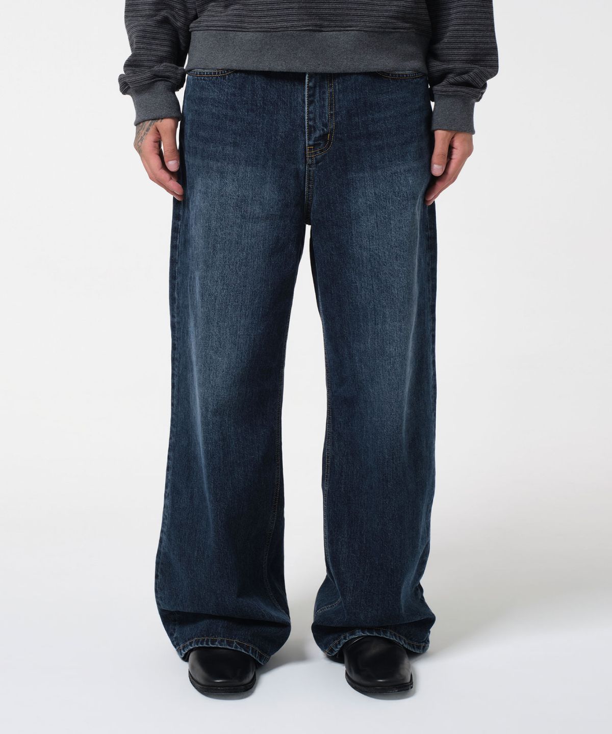 다이브인(DIVEIN) [DIVEIN X PINOKI] LOOSED WIDE FLARE DENIM PANTS (MID BLUE)