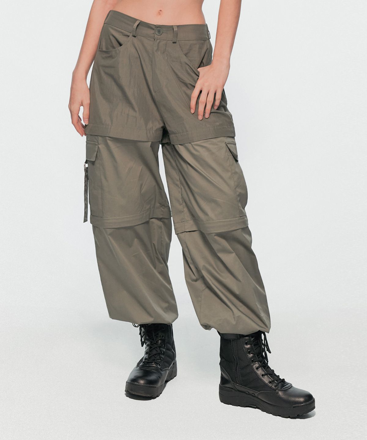 유움(UUM) THREE SEPARATE PANTS KHAKI