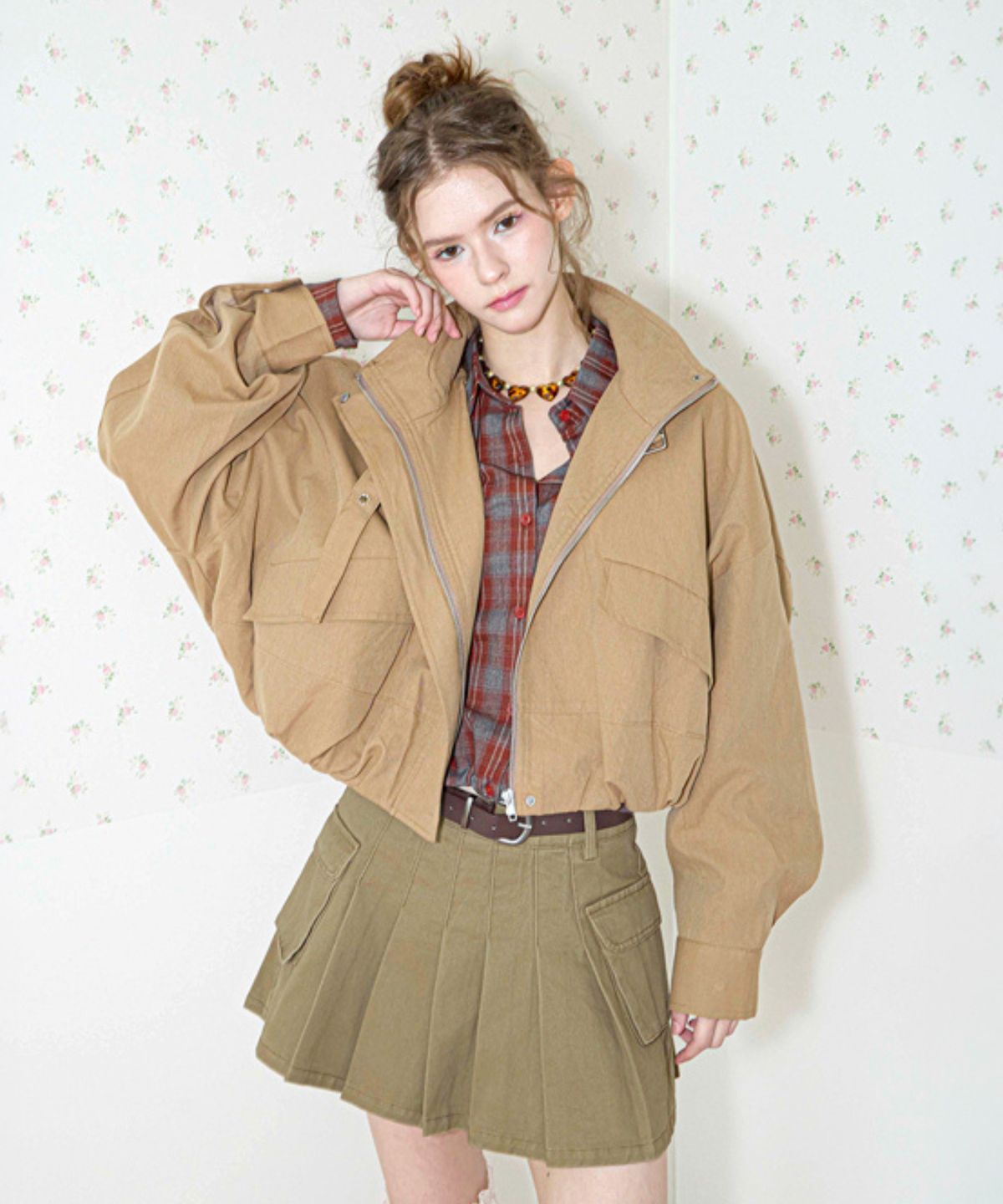 쿨키튼(KOOLKITTEN) Neck Buckle Cropped Blouson Jacket 2colors