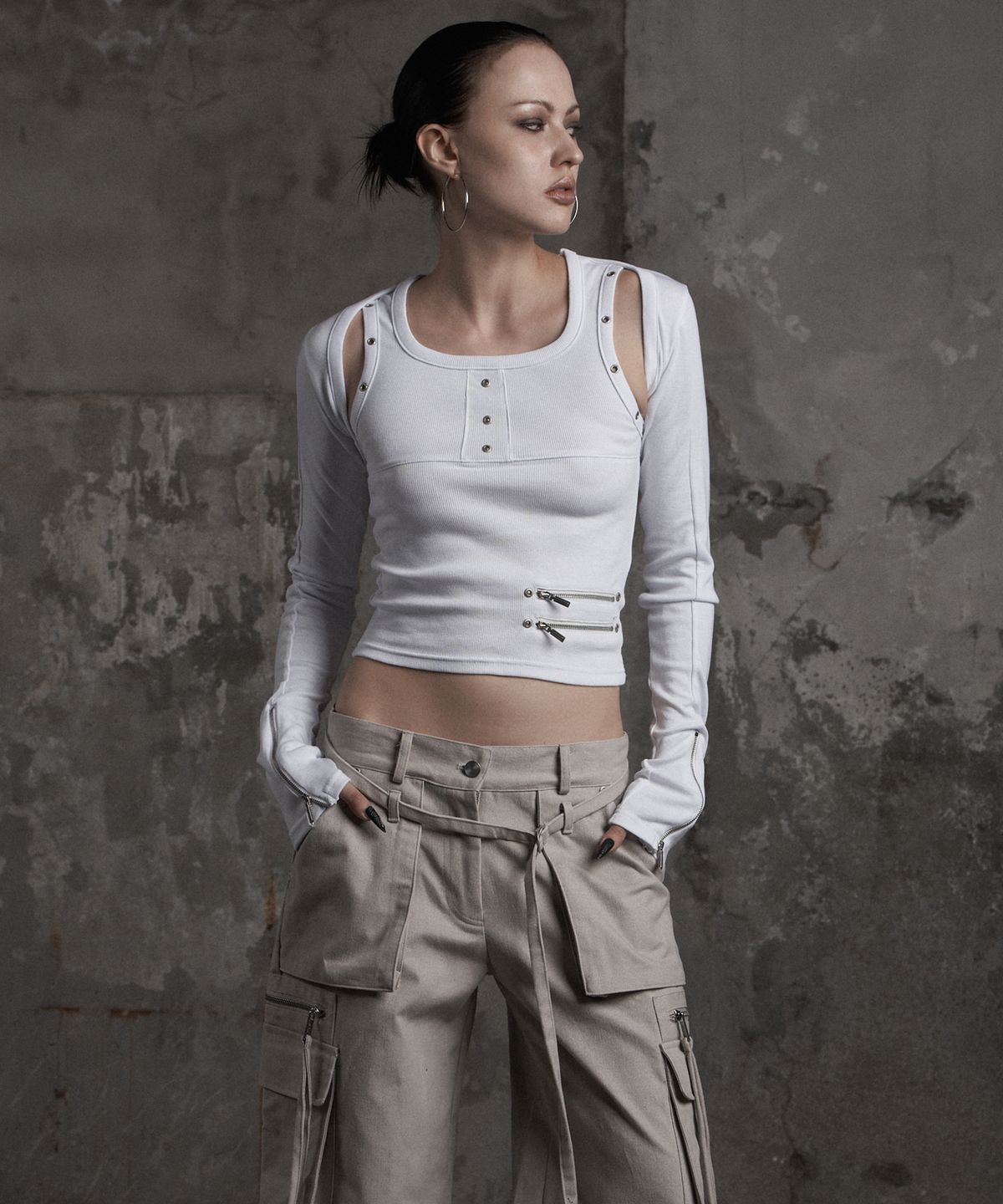어니브(ANIV) INCISION LINE EYELET SLEEVELESS WHITE