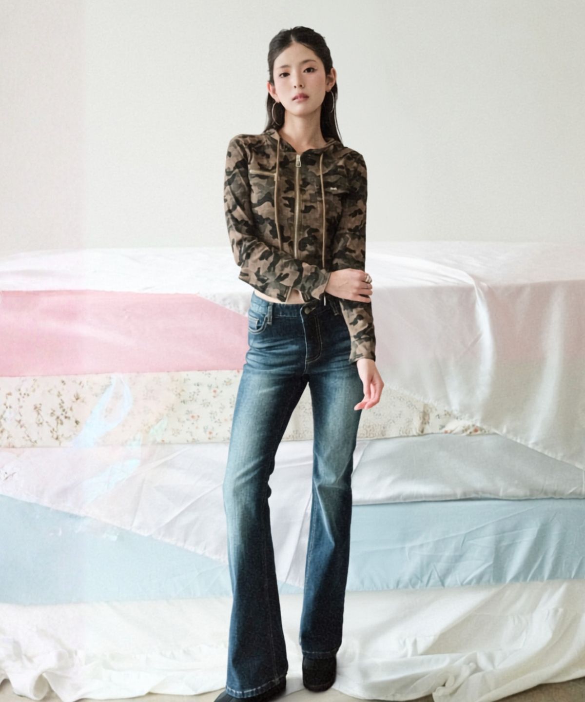 쿨키튼(KOOLKITTEN) Washed Low-Rise Bootcut Jeans (DARK INDIGO)