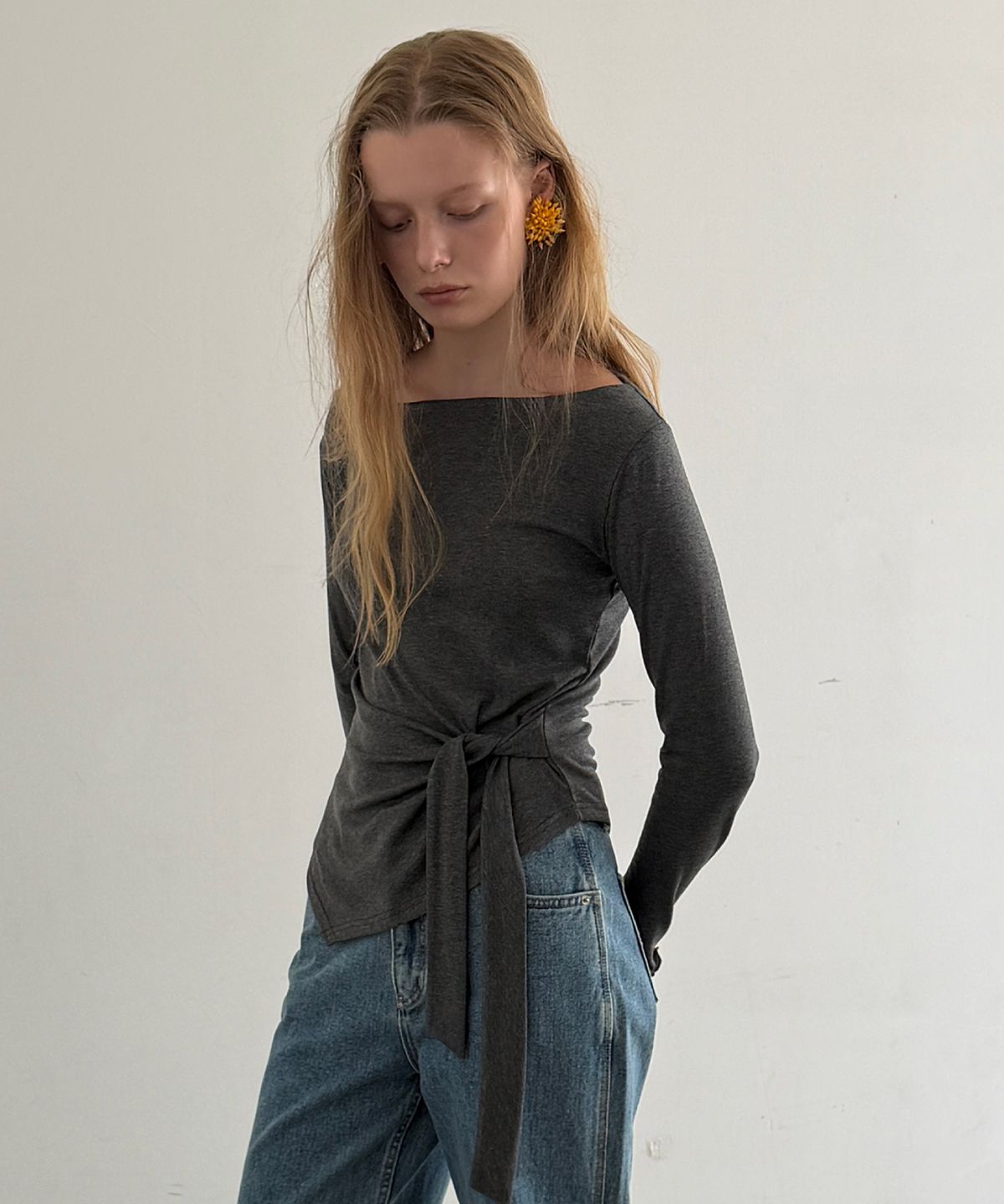 토아베(TOAVE) Zen Mood Tie Boat-Neck T-Shirt (Charcoal)