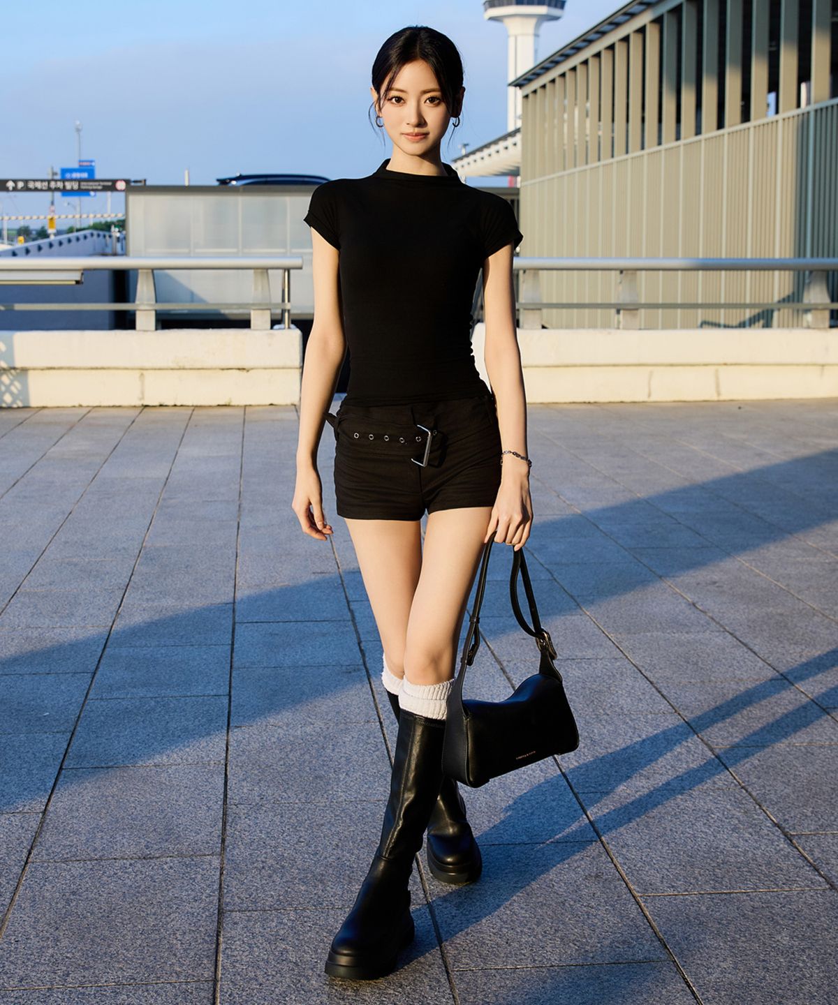 찰스앤키스(CHARLES & KEITH) 레오이 인조 스웨이드 청키 니하이 부츠 2colors CK1-90380188