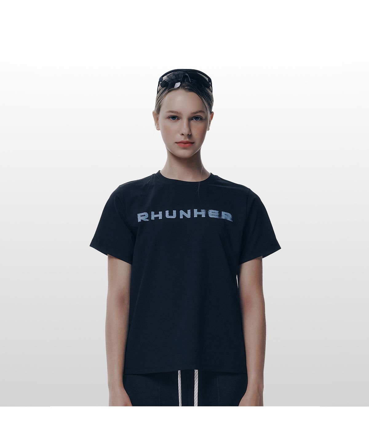 런허(RHUNHER) 런프리 레귤러핏 시그니처 로고 숏슬리브