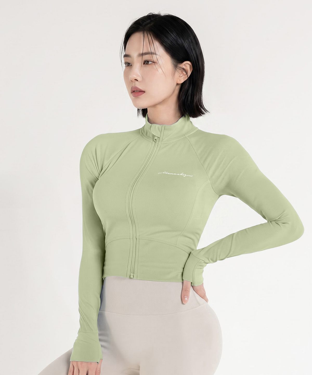 워너비즈핏(WANNABEZFIT) 워너비즈 레터링 집업 크롭 자켓 라임