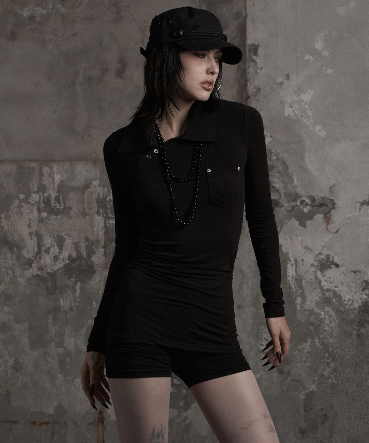 어니브(ANIV) ASYMMETRIC SHIRRING COLLAR LONG SLEEVE BLACK