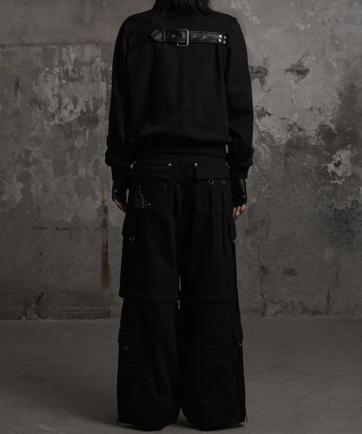 어니브(ANIV) STRAP CARGO WIDE PANTS BLACK