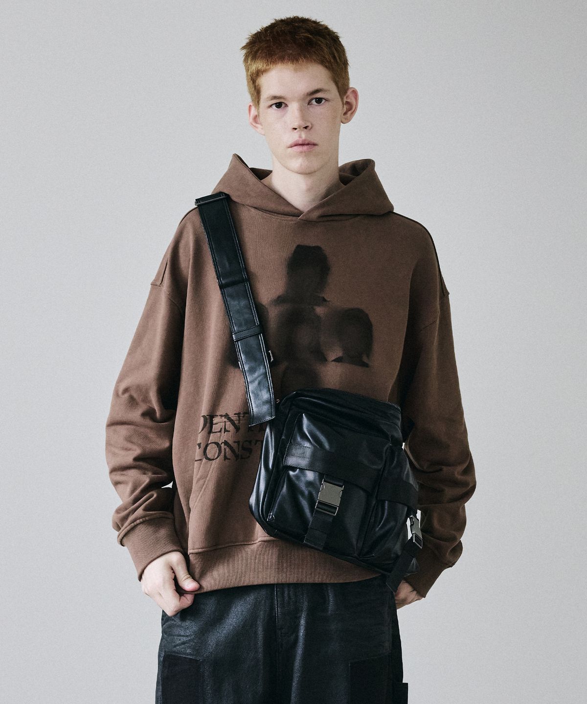 메종미네드(MAISON MINED) LEATHER TWO POCKET CROSS BAG