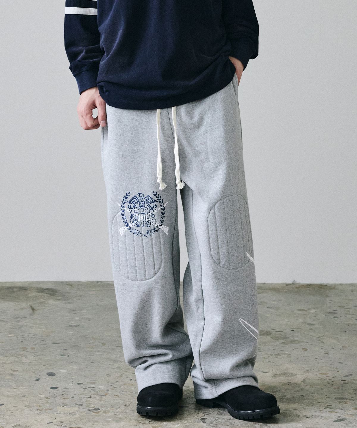 메종미네드(MAISON MINED) AGENT KNEE PATCH SWEATPANTS MELANGE GRAY
