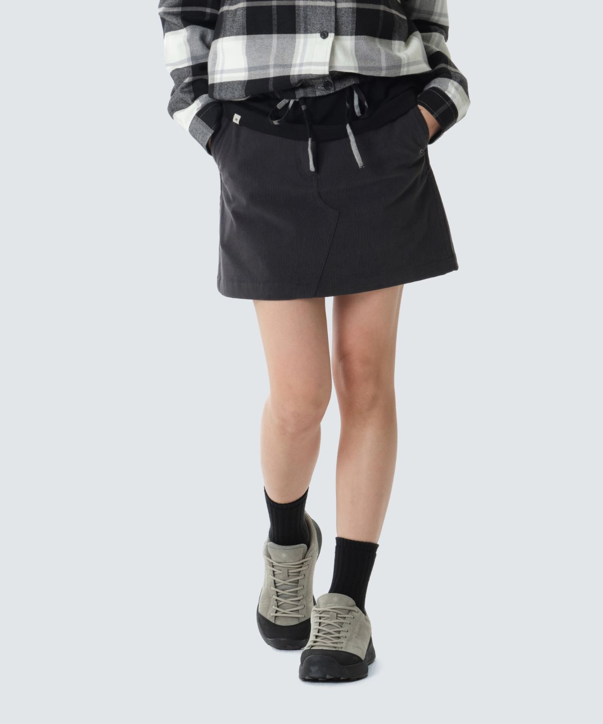 스노우피크 어패럴(SNOWPEAK APPAREL) 코듀로이 미니 스커트 (S26FWFSK71) Dark Charcoal