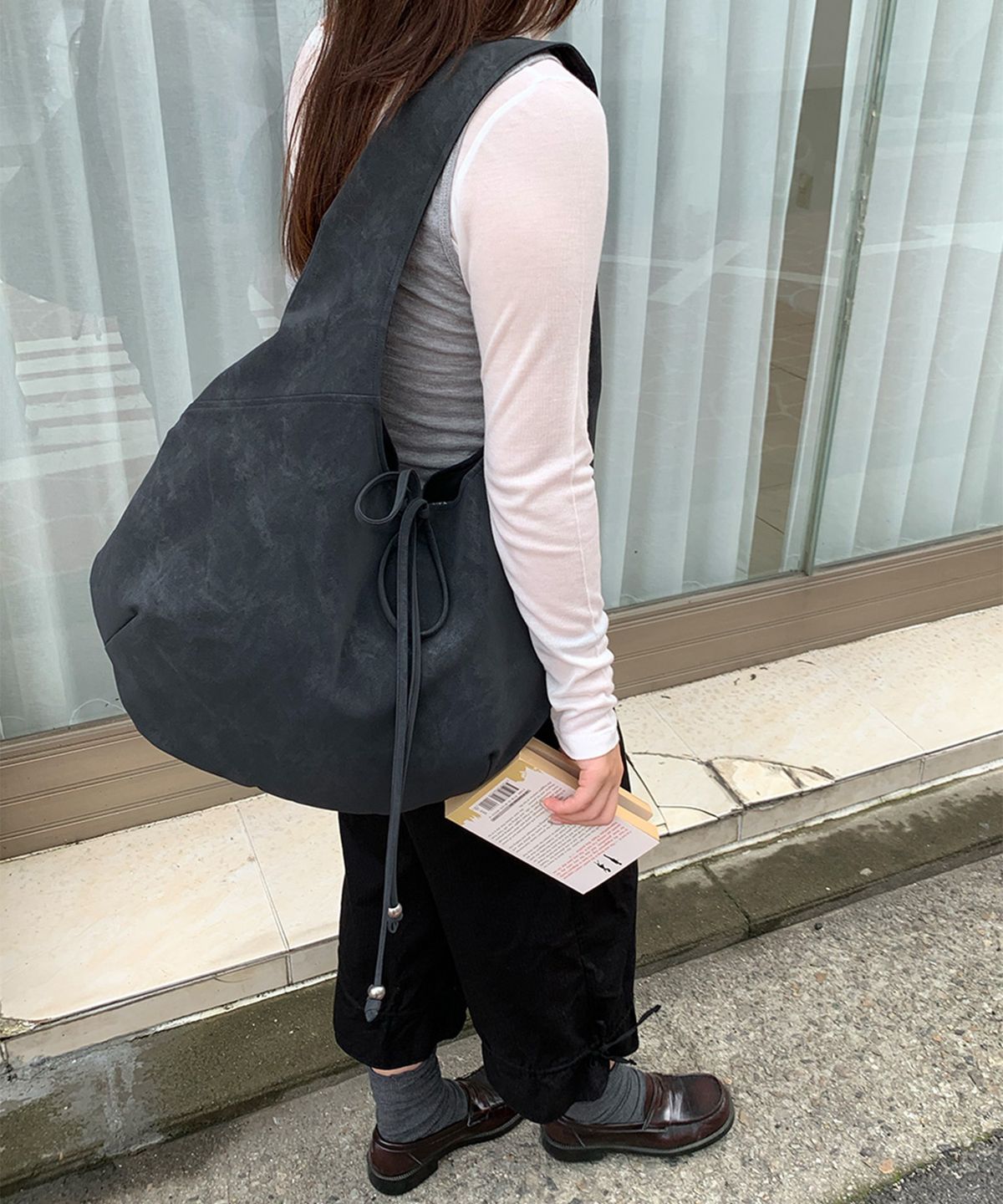 무니쉬(MOONISH) Bud Moon Suede Bag - Faded Charcoal