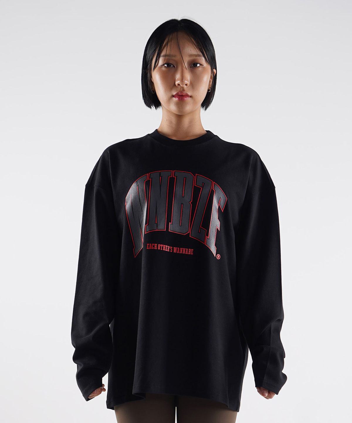 워너비즈핏(WANNABEZFIT) WNBZF VARSITY 오버핏 롱슬리브 블랙