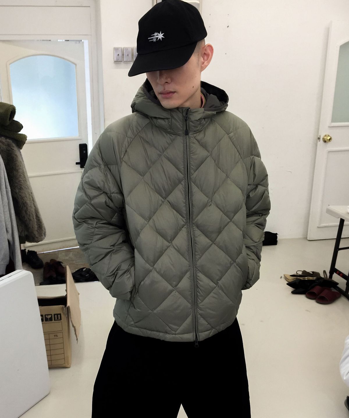 나이스고스트클럽(NICEGHOSTCLUB) HOODED LIGHT DOWN JACKET_SAND(NG2GWUB900A)