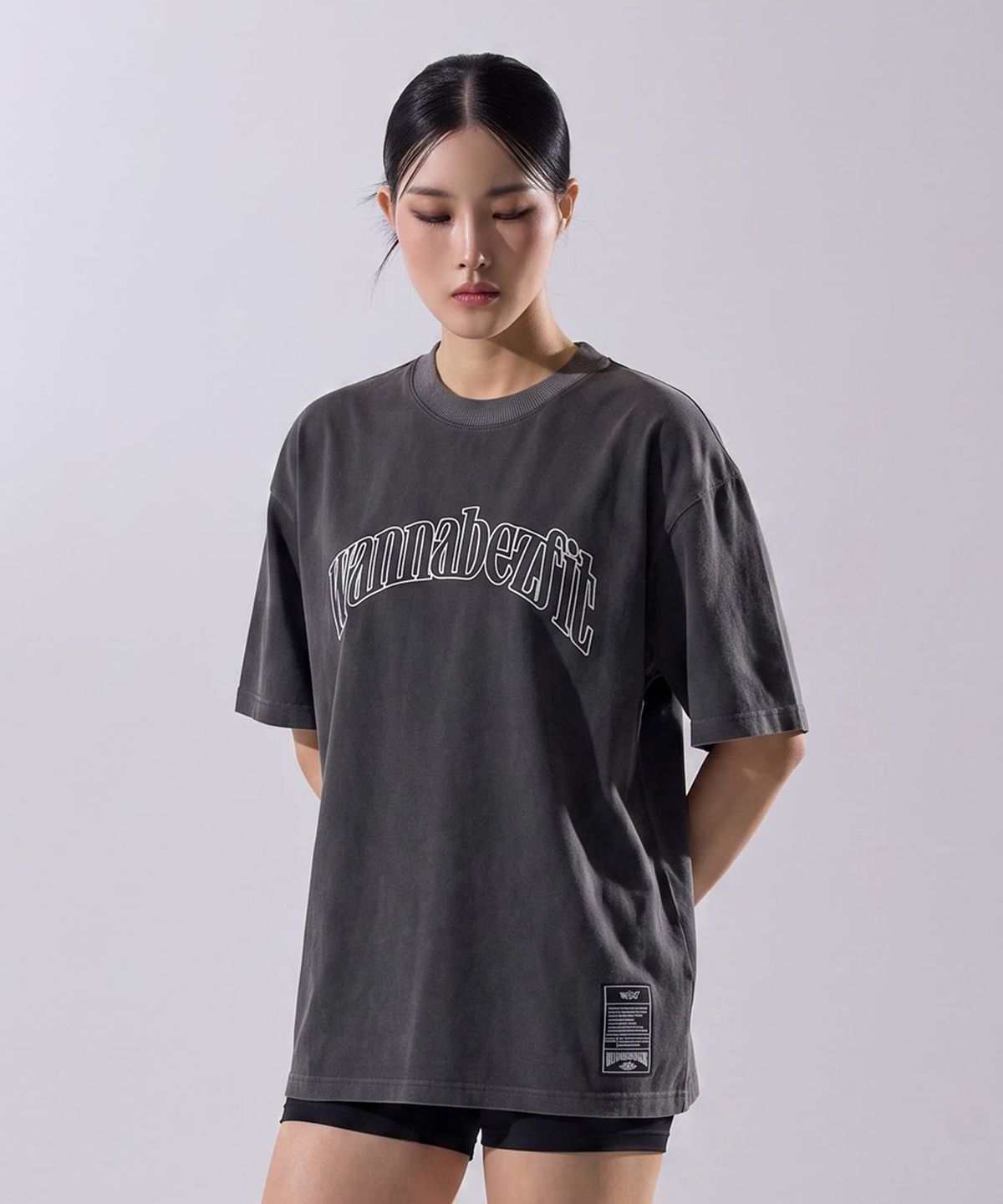 워너비즈핏(WANNABEZFIT) WANNABEZFIT 자수 오버핏 숏슬리브 피그먼트