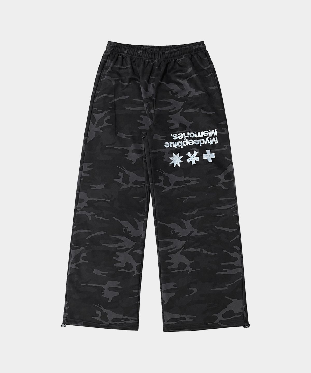 마이딥블루메모리즈(MY DEEP BLUE MEMORIES) MM SYMBOL OVER CAMO SWEATPANTS (BLACK)