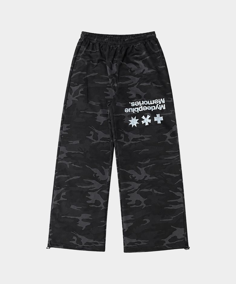 MM SYMBOL OVER CAMO SWEATPANTS (BLACK)