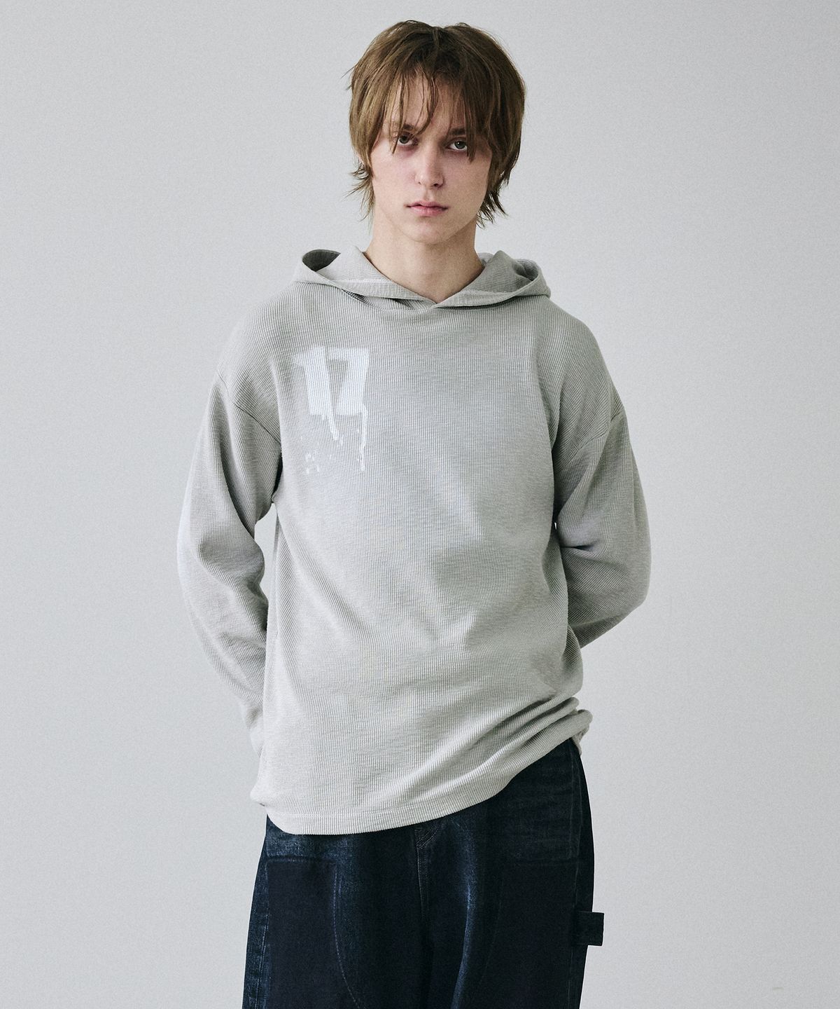 메종미네드(MAISON MINED) PAINTED WAFFLE HOOD LONG SLEEVE IVORY