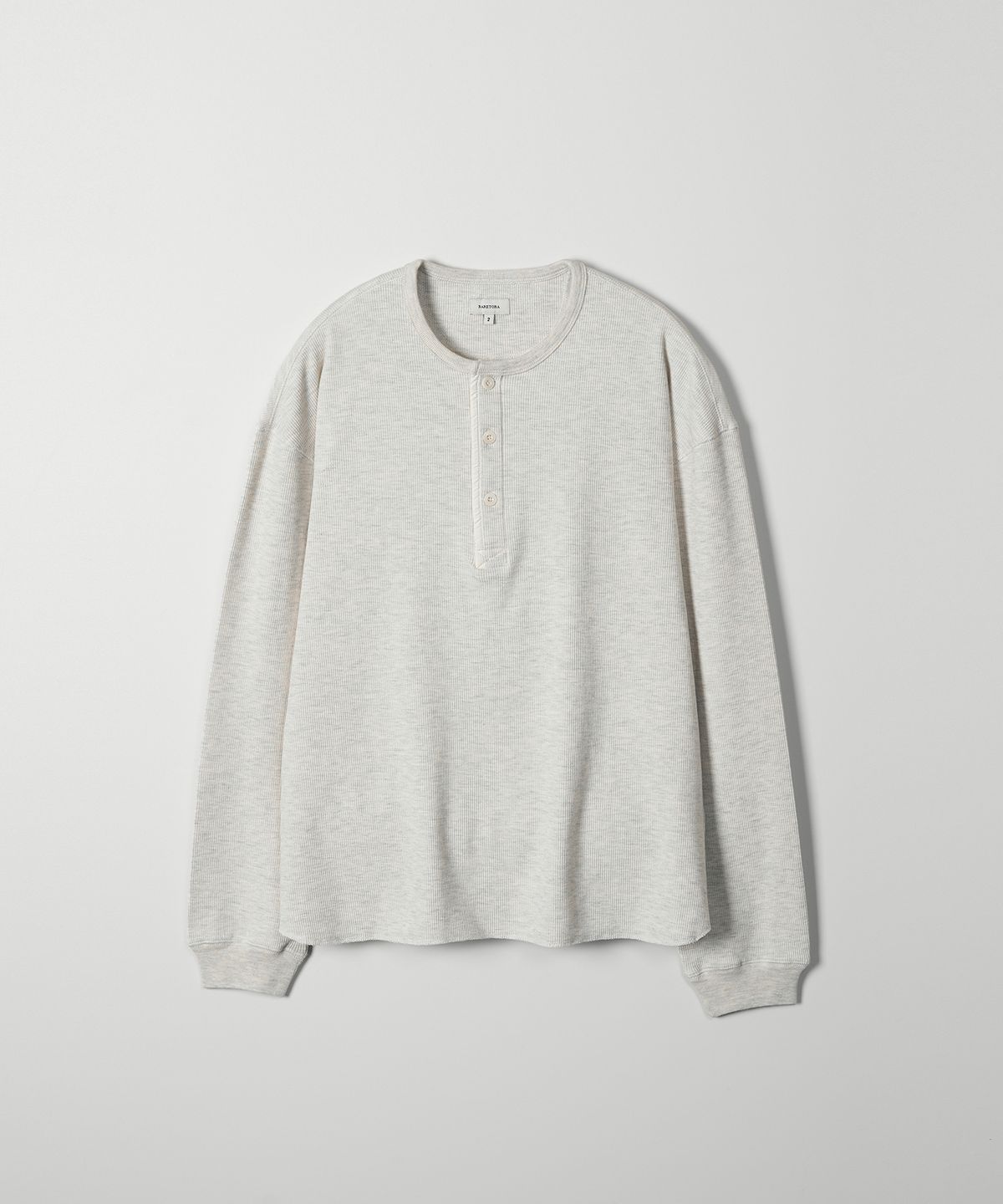 레어토라(RARETORA) WAFFLE HENLEY LONG SLEEVES - NATURAL
