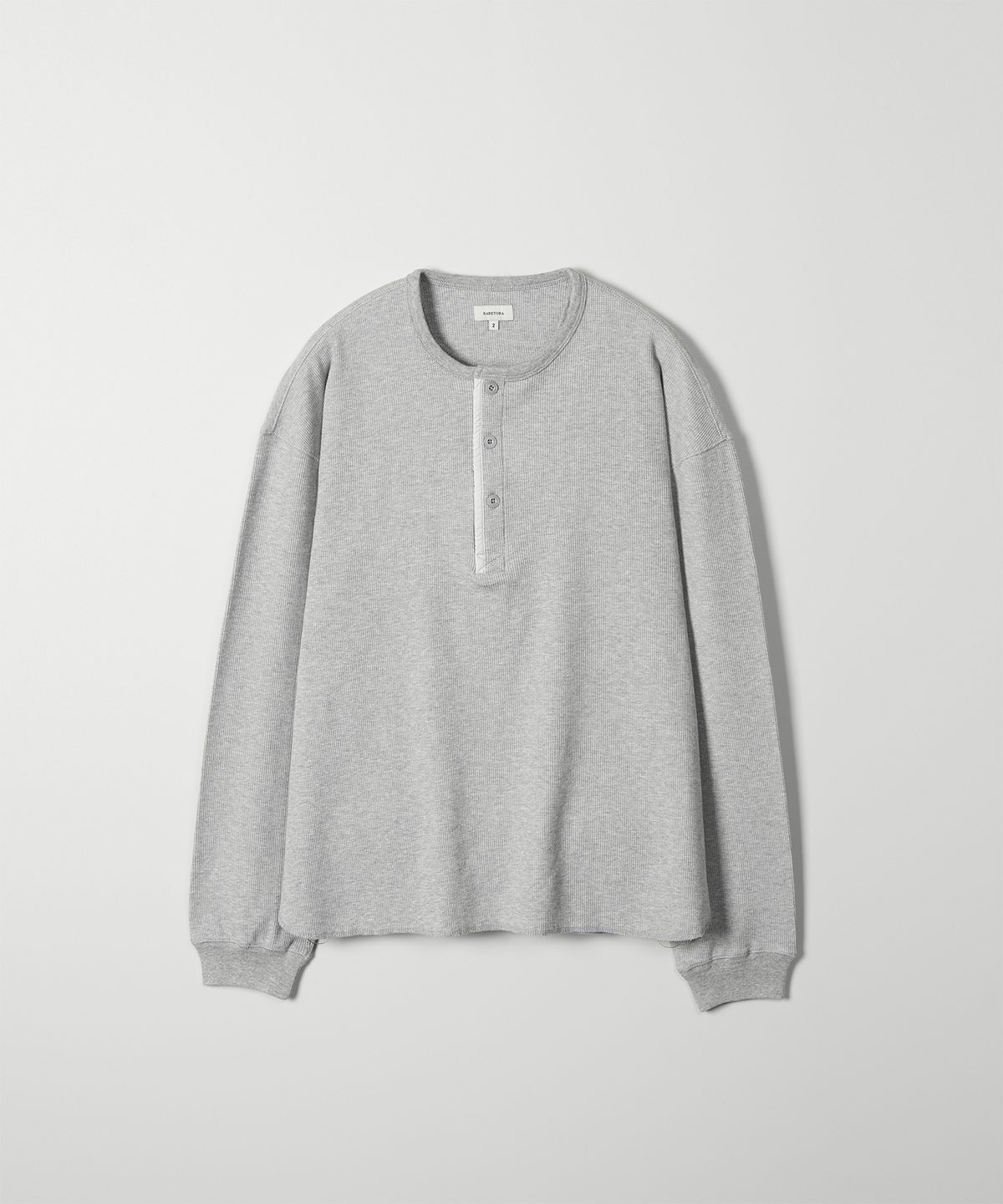 레어토라(RARETORA) WAFFLE HENLEY LONG SLEEVES - GREY MELANGE
