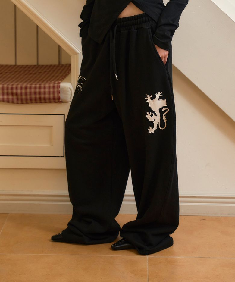 LION SCRIPT WIDE SWEATPANTS BLACK
