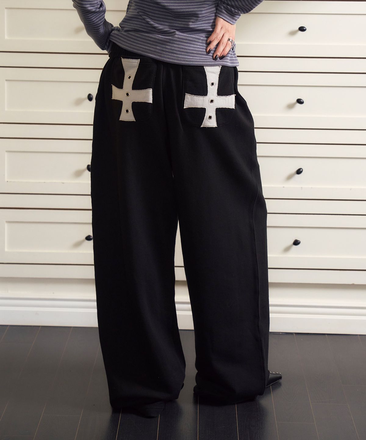 프렌다(PRENDA) EYELET POCKET WIDE SWEATPANTS BLACK