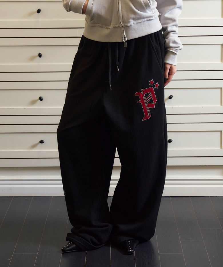 P LOGO WIDE SWEATPANTS BLACK