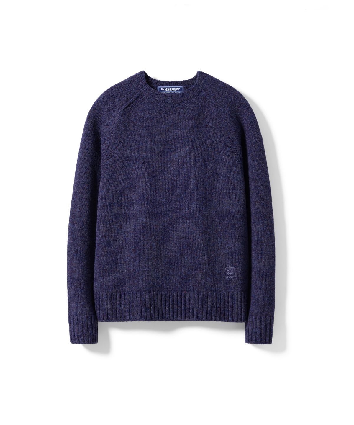 건지 울른스(Guernsey Woollens) 셔틀랜드울 스트럭쳐 새들 크루넥 스웨터 - 더스크 퍼플