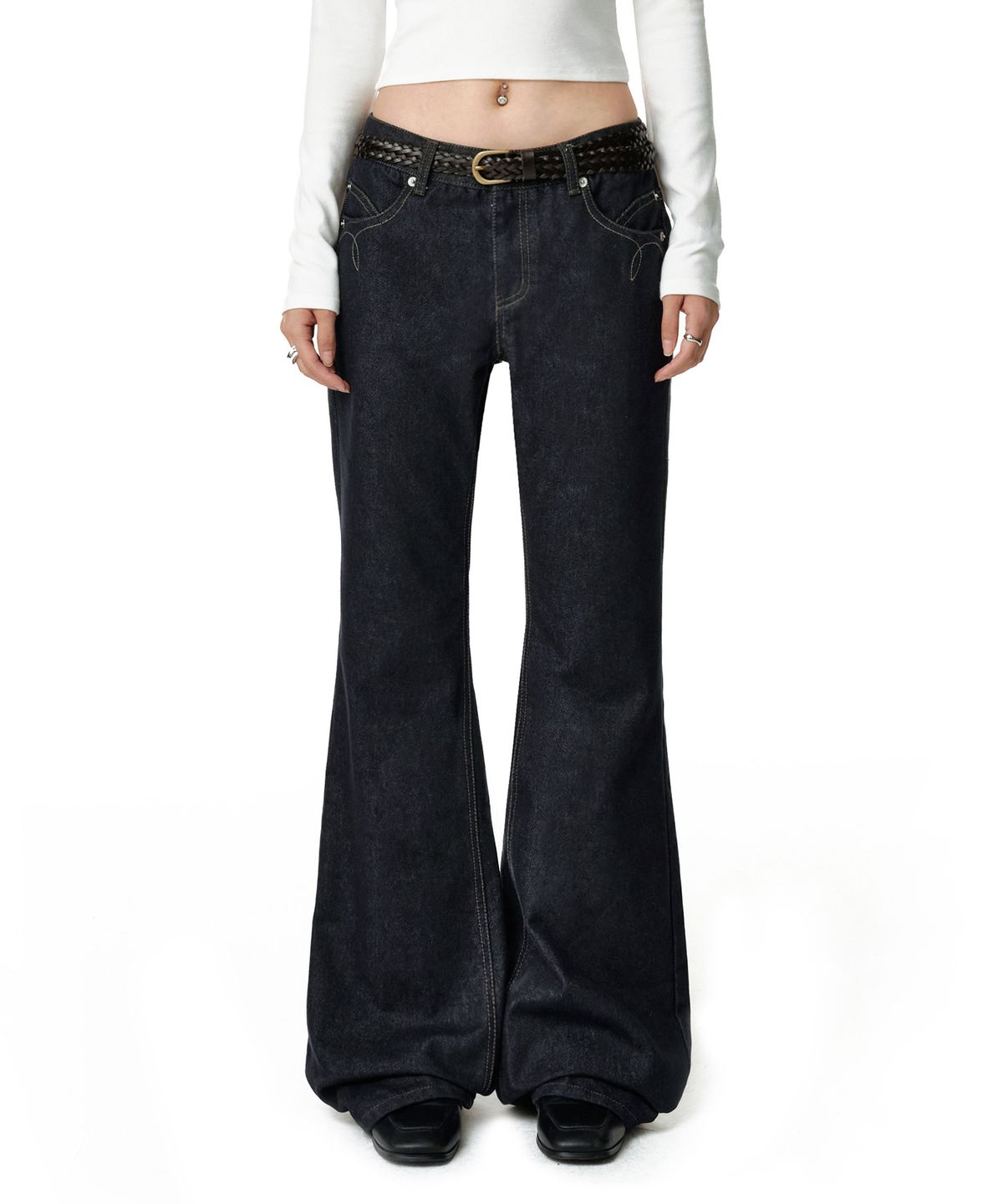 데케트 우먼(DECET WOMEN) [윤비누X데케트우먼]Stitch Pocket Low Rise Relaxed Flared Jeans DCWPT039CPINDIGO