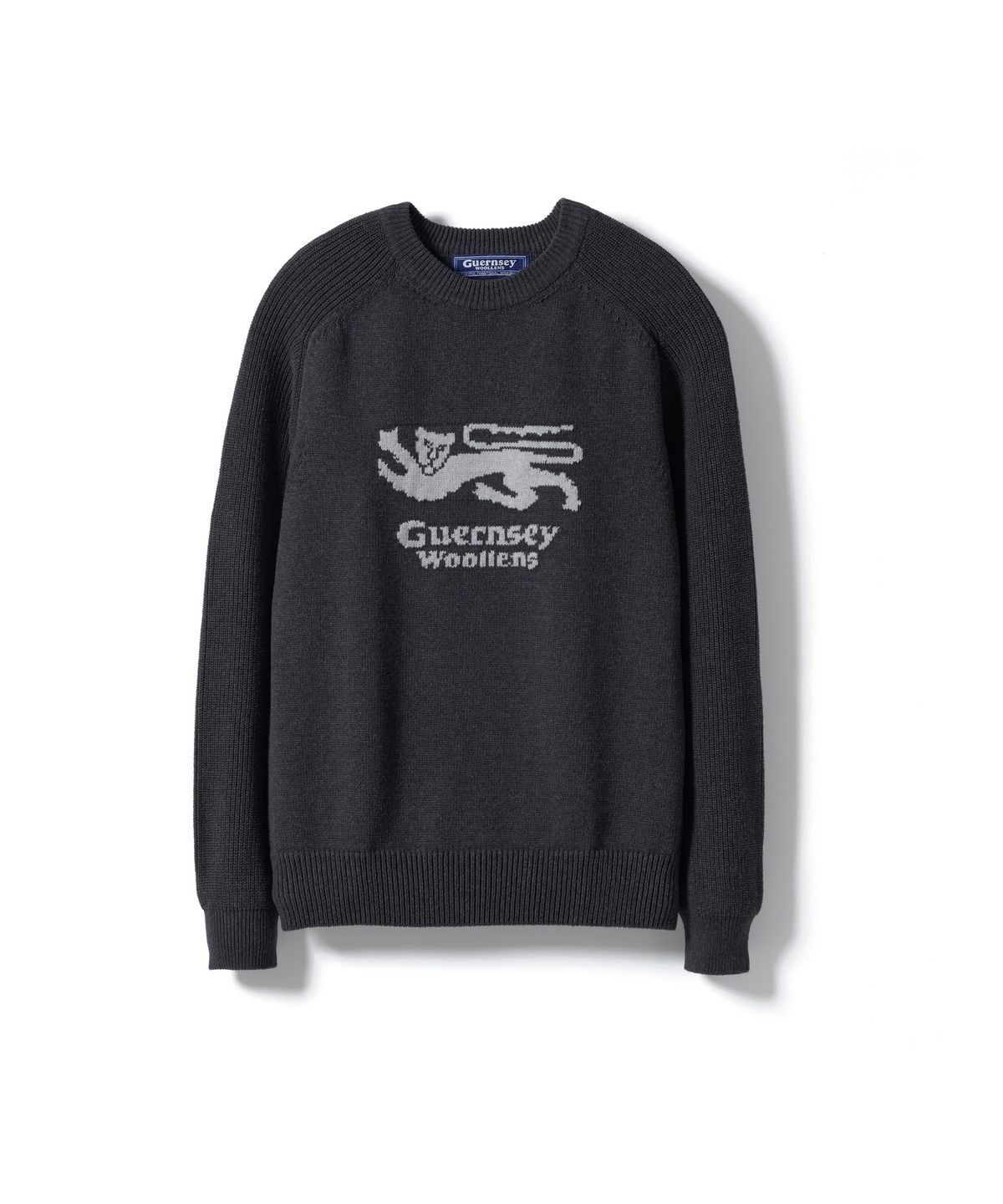 건지 울른스(Guernsey Woollens) 헤비코튼 건지 라이언 스웨터 - 차콜