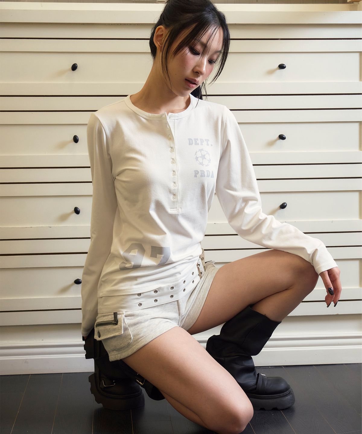 프렌다(PRENDA) DEPT NUMBERING HENLEY LONG SLEEVE WHITE