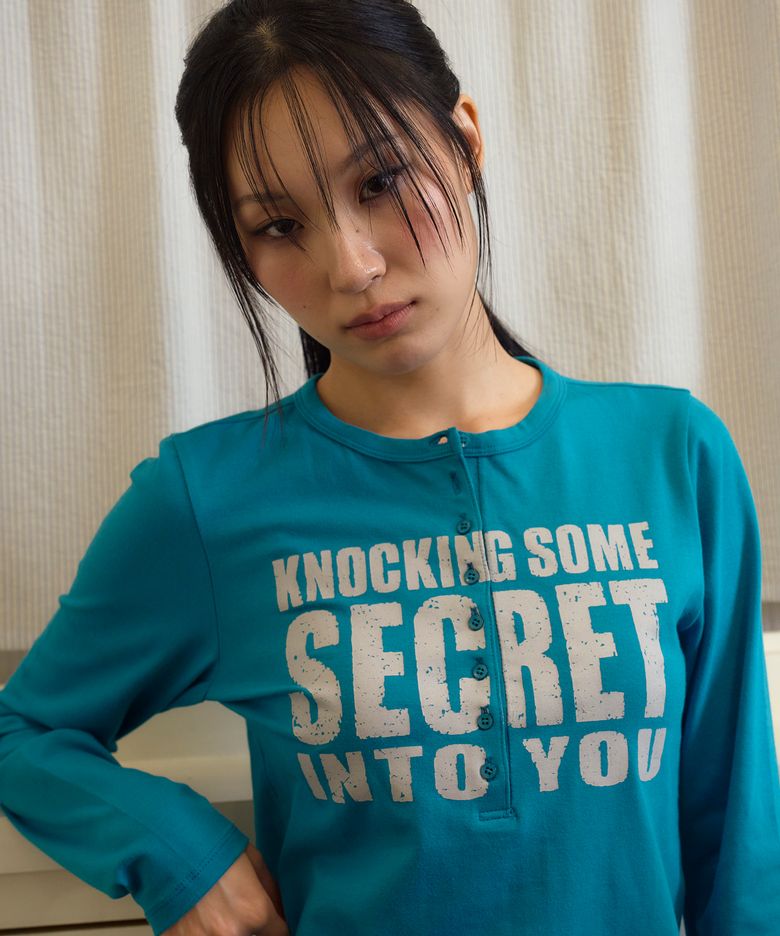 SECRET LETTERING HENLEY LONG SLEEVE AQUA BLUE