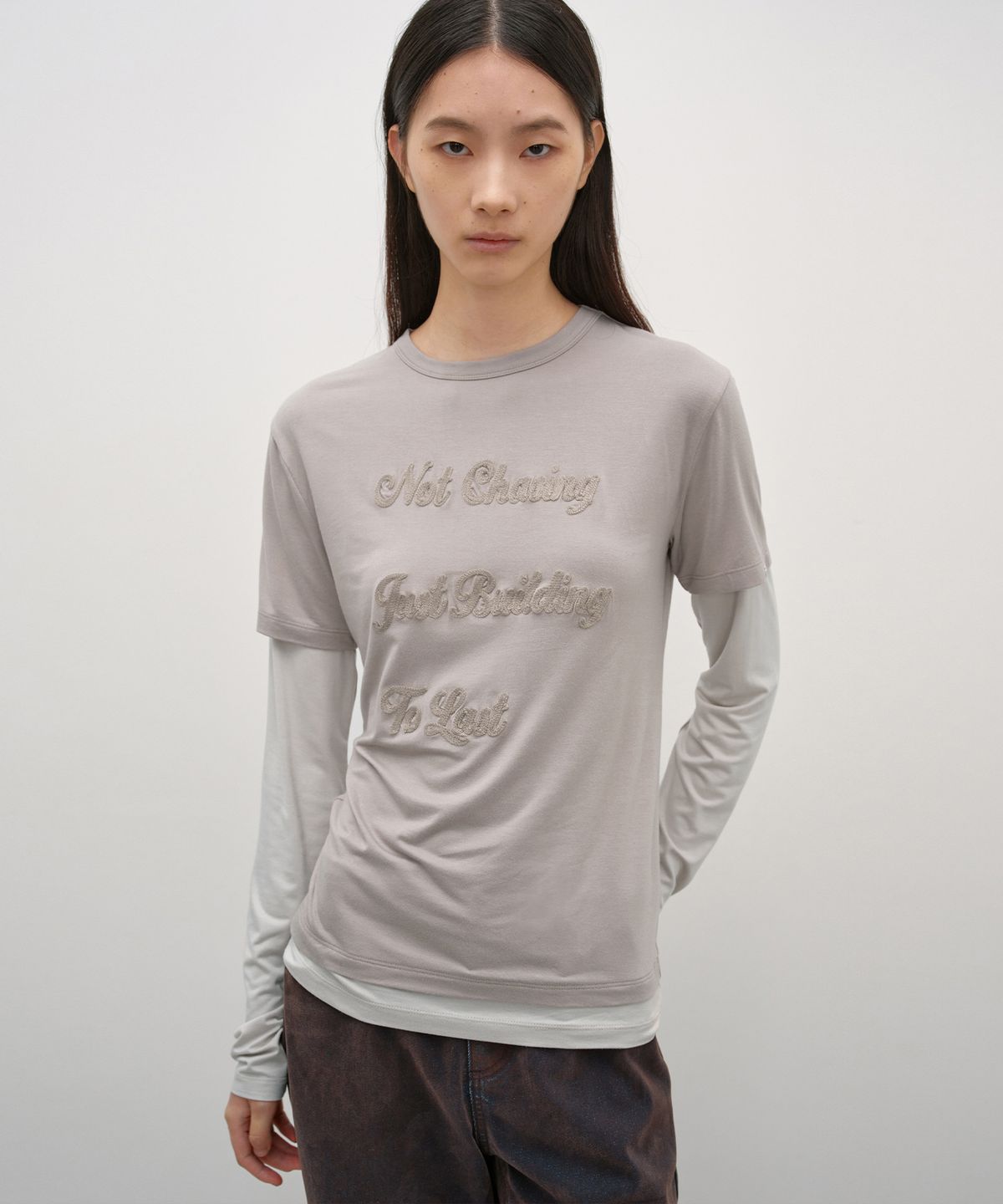 인사일런스 우먼(INSILENCE WOMEN) 채이싱 더블 레이어 탑 ASH BEIGE