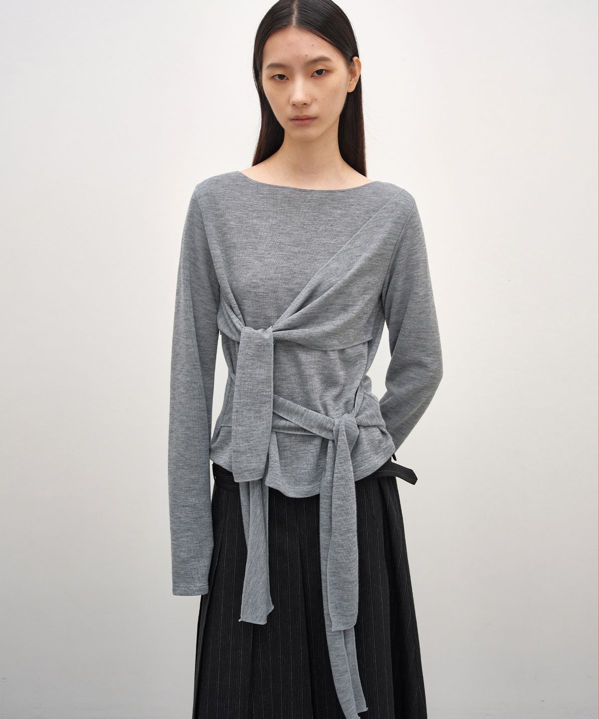 인사일런스 우먼(INSILENCE WOMEN) 더블 스트랩 헤어리 티셔츠 GREY