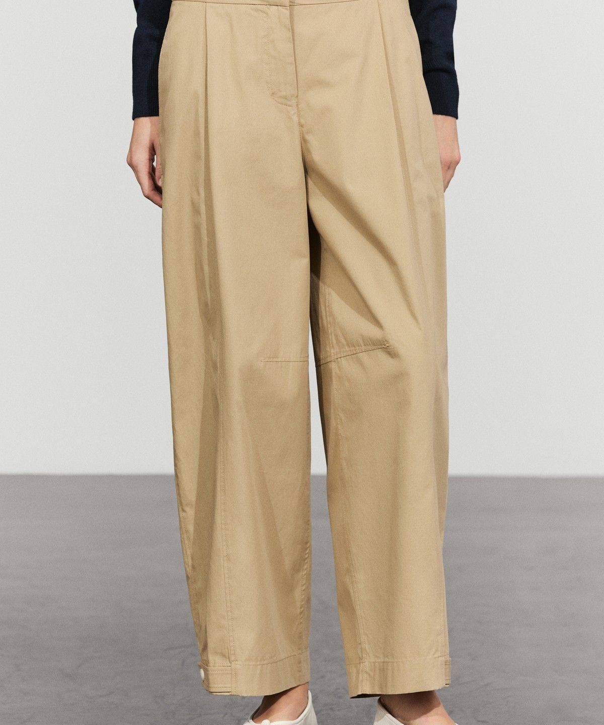 마시모두띠(MASSIMO DUTTI) 100% 코튼 밑단 디테일 배럴 팬츠