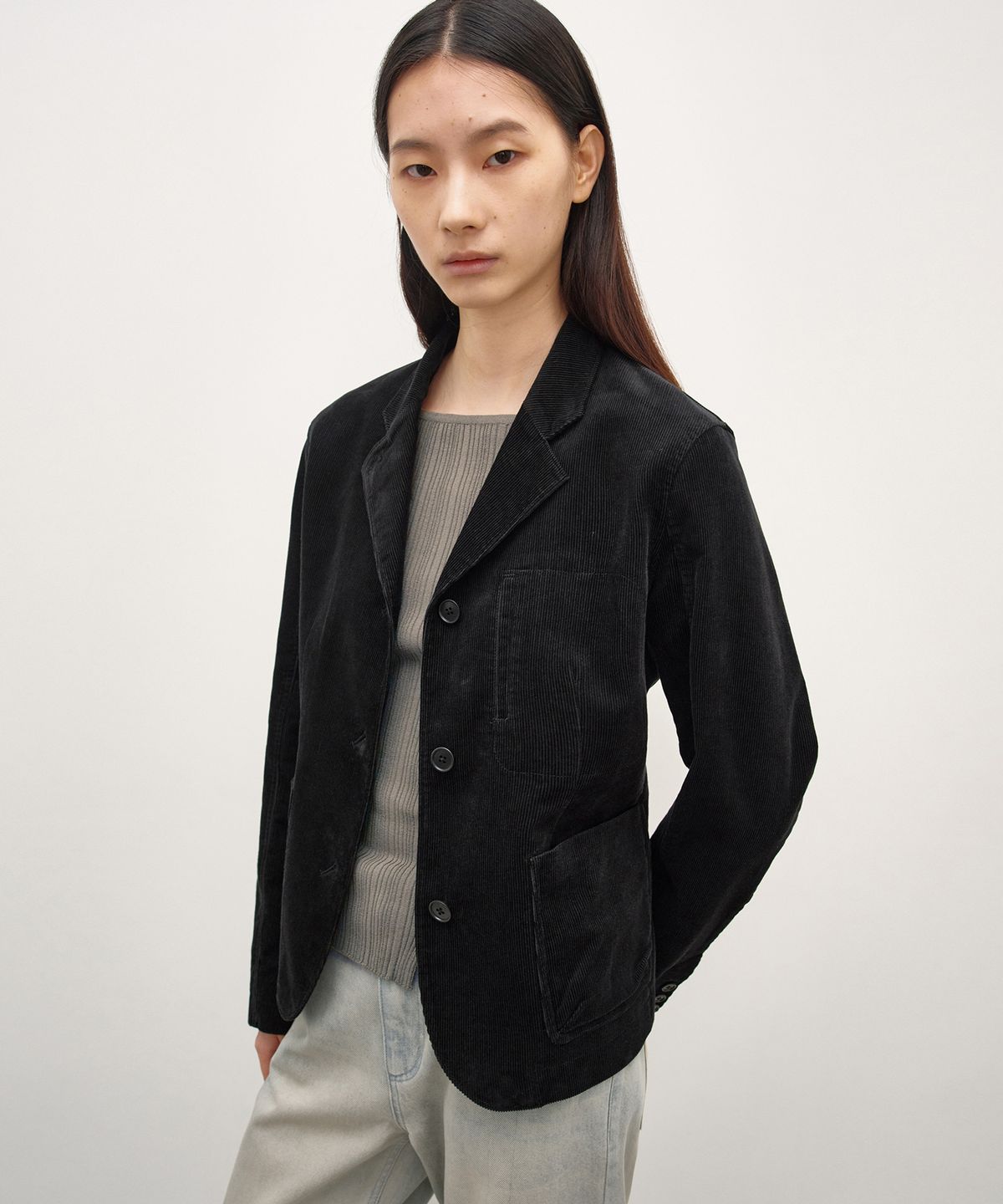 인사일런스 우먼(INSILENCE WOMEN) 코듀로이 싱글 핏티드 자켓 BLACK