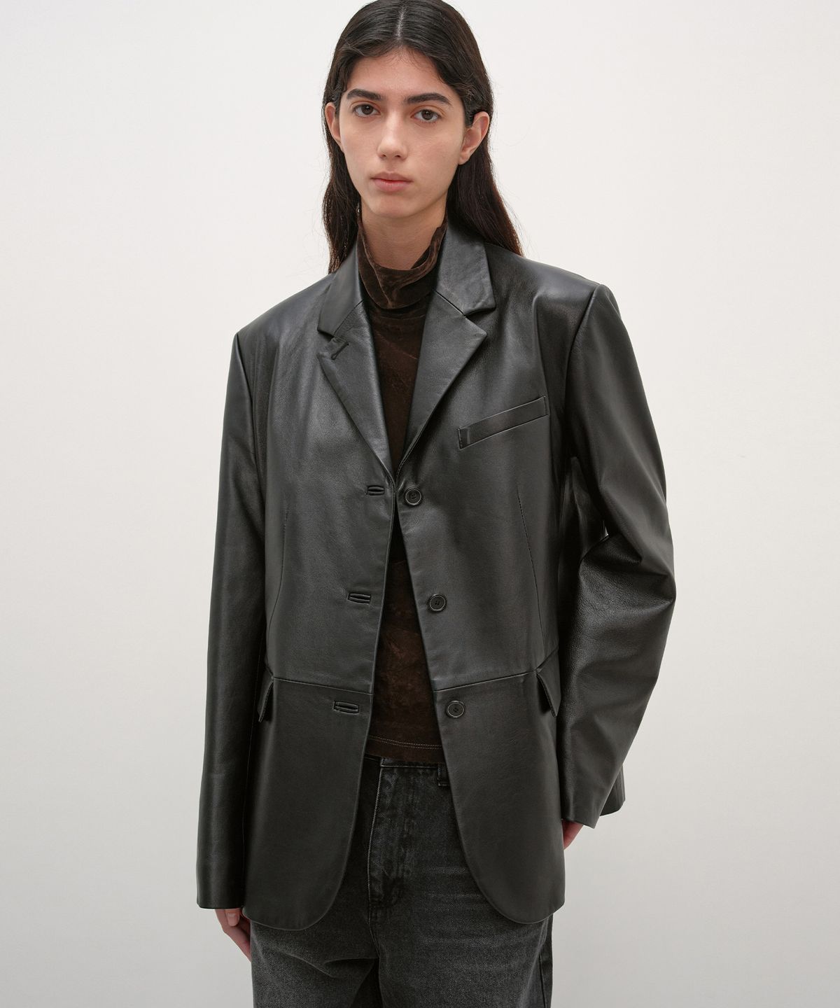 인사일런스 우먼(INSILENCE WOMEN) 클래식 쓰리버튼 자켓 LEATHER BLACK