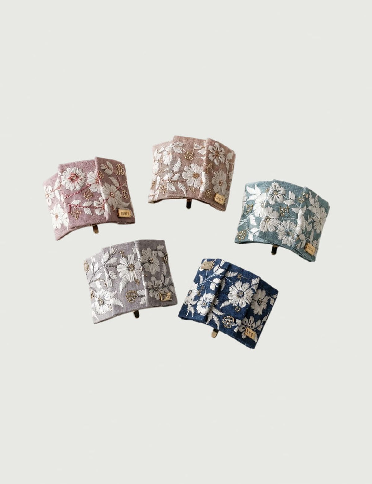 베스티(BESTY) 데이지 드레이프 헤어커프 (Daisy Drape Hair Cuff)
