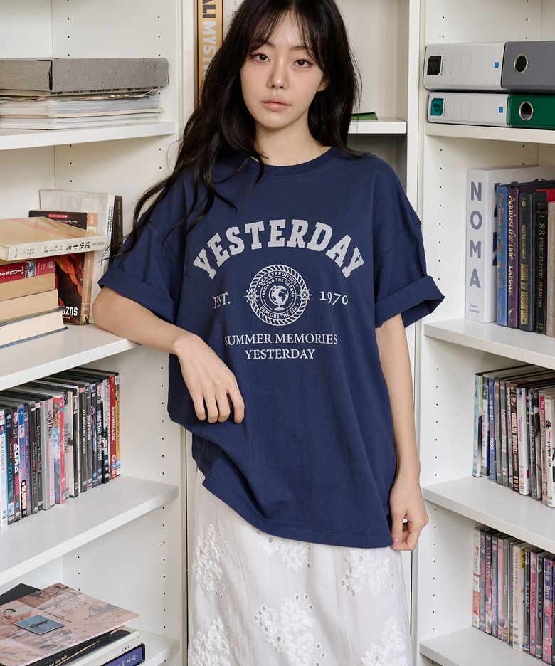 예스터데이 로고 티셔츠_네이비