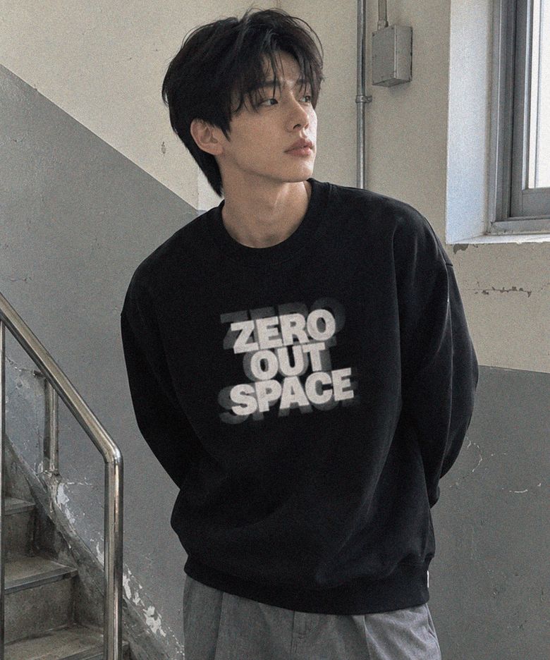 제로 아웃 스페이스 맨투맨