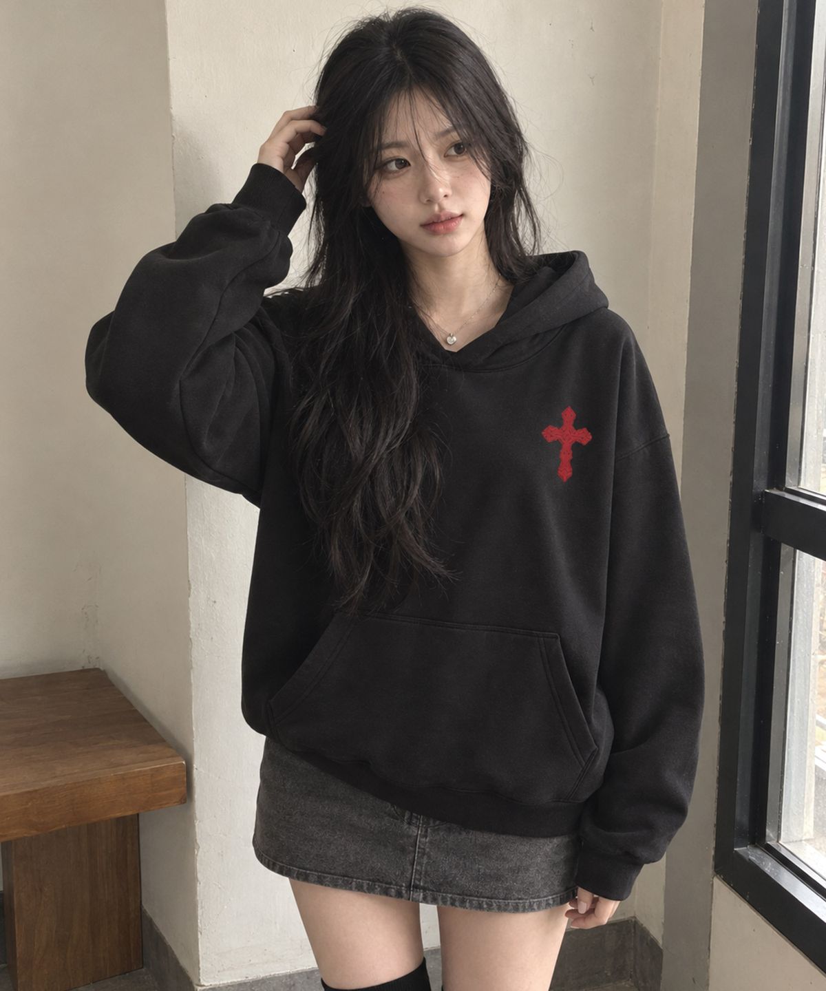 아르벤클럽(ARVEN CLUB) 바로크 엠보 크로스 후드티셔츠
