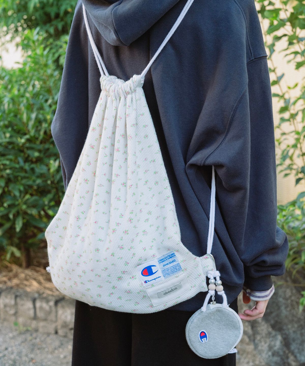 챔피온(CHAMPION) 챔피온 X 오헤시오 조그택 로고 라벨 스웨트 짐색 Floral