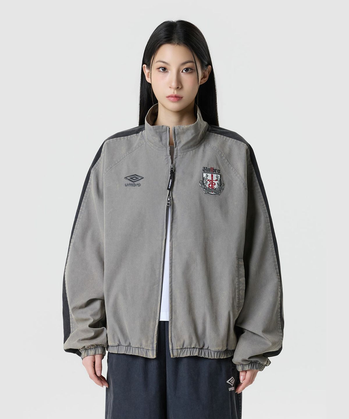 엄브로(UMBRO) DISTRICT11 스탠넥 워싱 바람막이 자켓 그레이 UR321CJK99