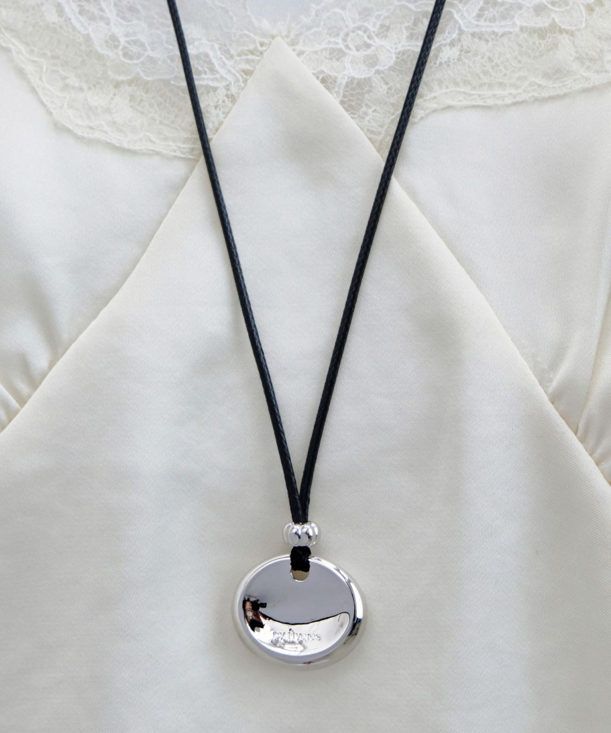 바이이에르(BYHYERES) 오벌 코인 스트링 목걸이 (White) BH7N64739WB800