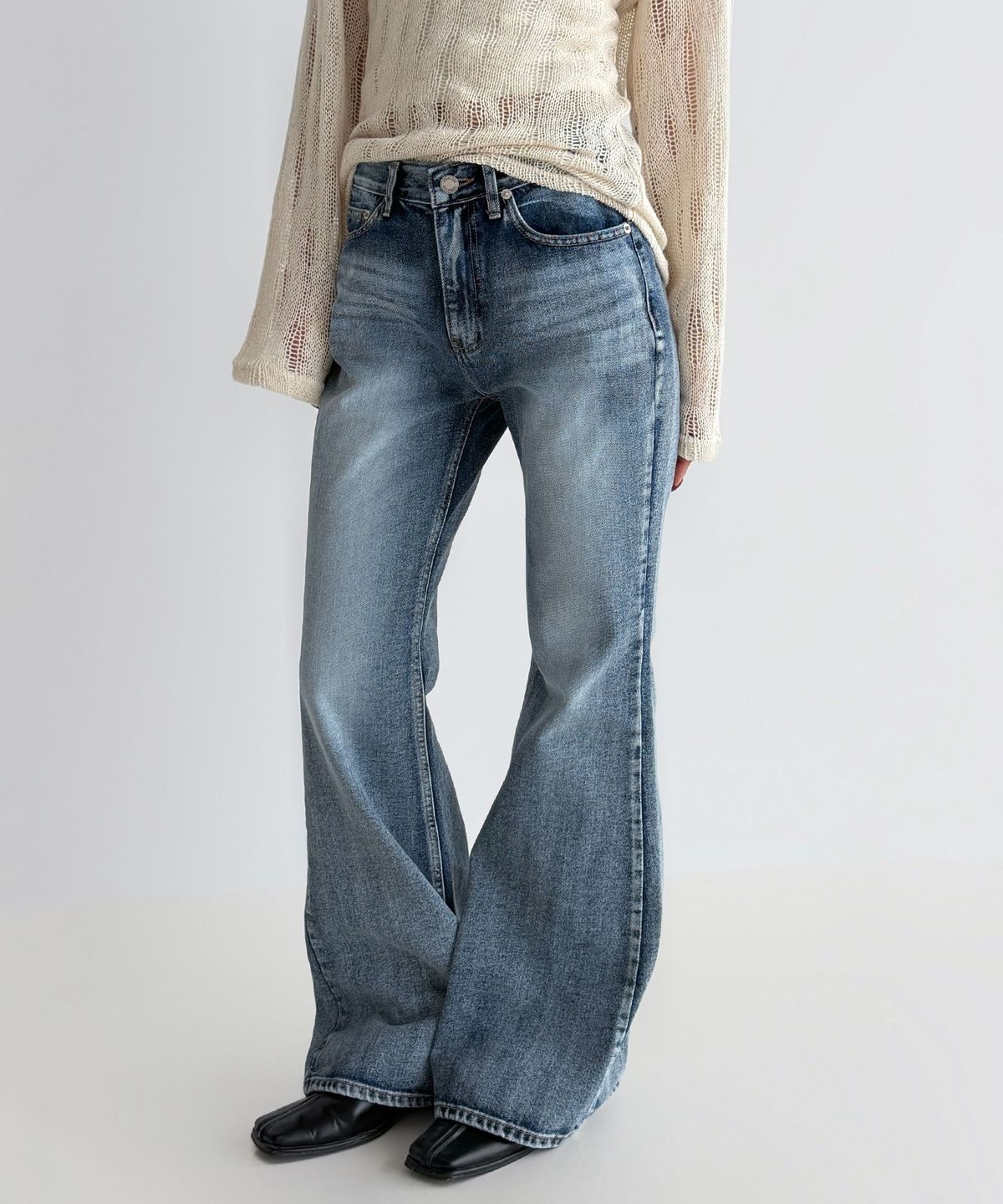 버튼업(BUTTON UP) 빈티지 워시드 세미 부츠컷 데님팬츠(BLUE)