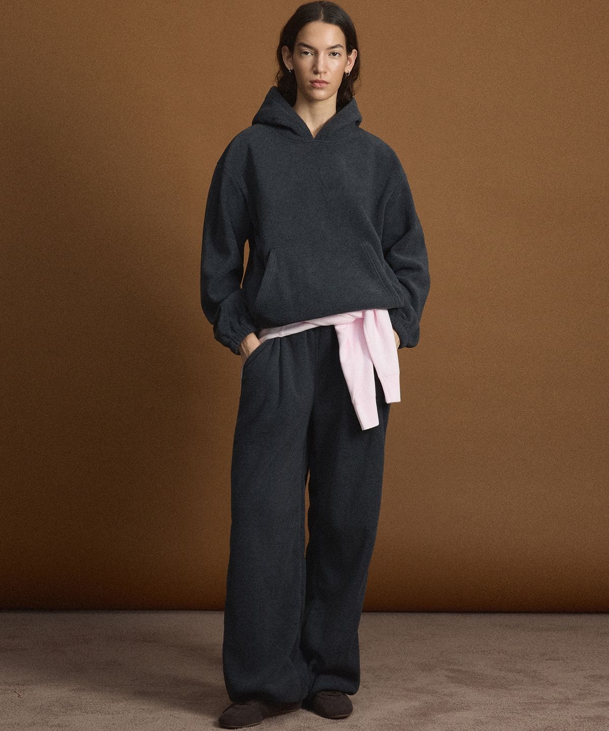 티엔지티 우먼(TNGT WOMAN) W Fleece Wide-Leg Pants (Dark Grey) TNPA6F112CG