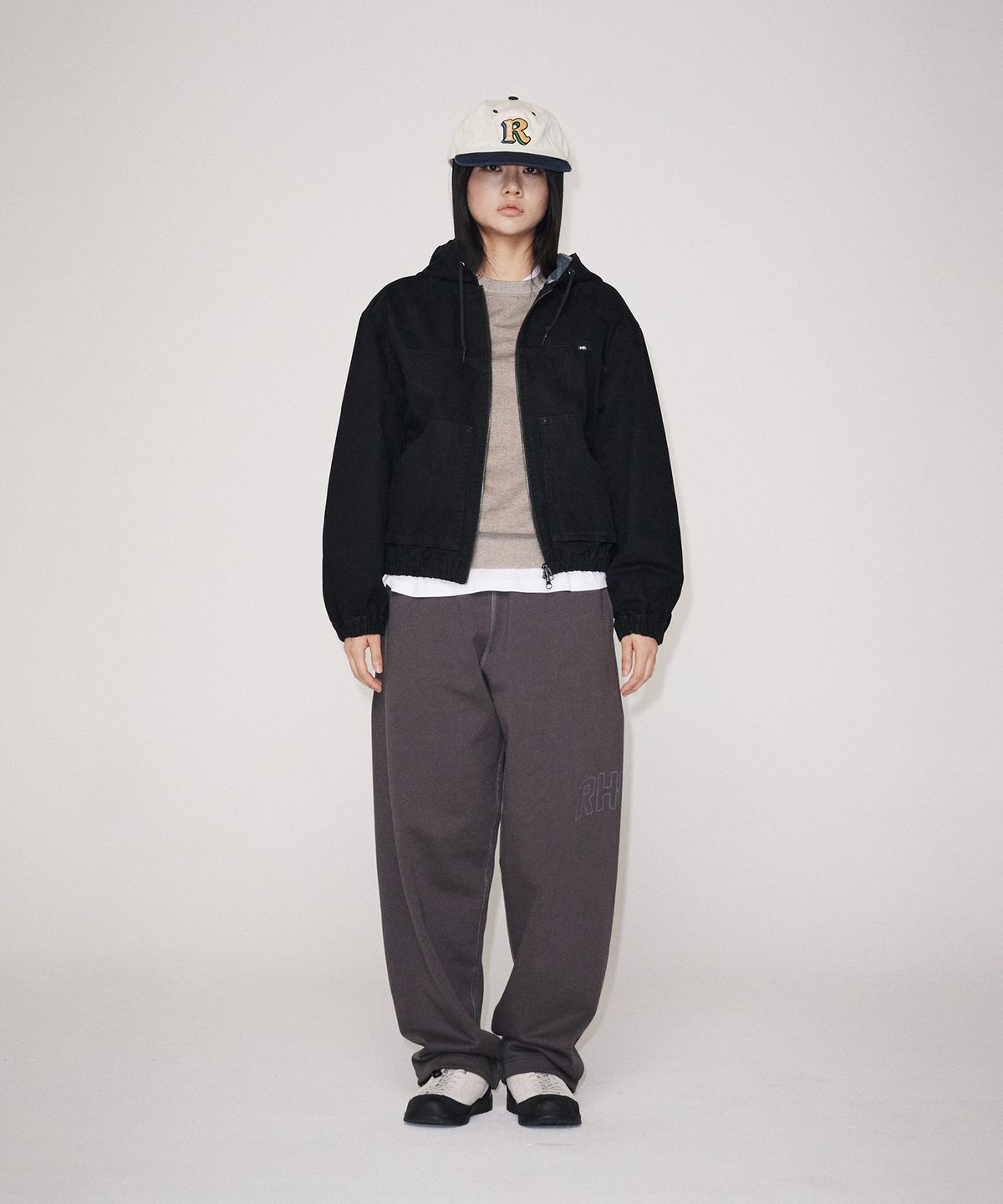 유니버스 가먼트(UNIVERSE GARMENT) 데일리 와이드 스웨트 팬츠_CHARCOAL