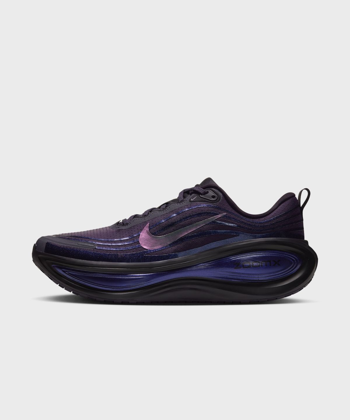 나이키(NIKE) 보메로 플러스 M - 그리드아이언:블랙:팀 블랙:멀티컬러 / IQ6942-001